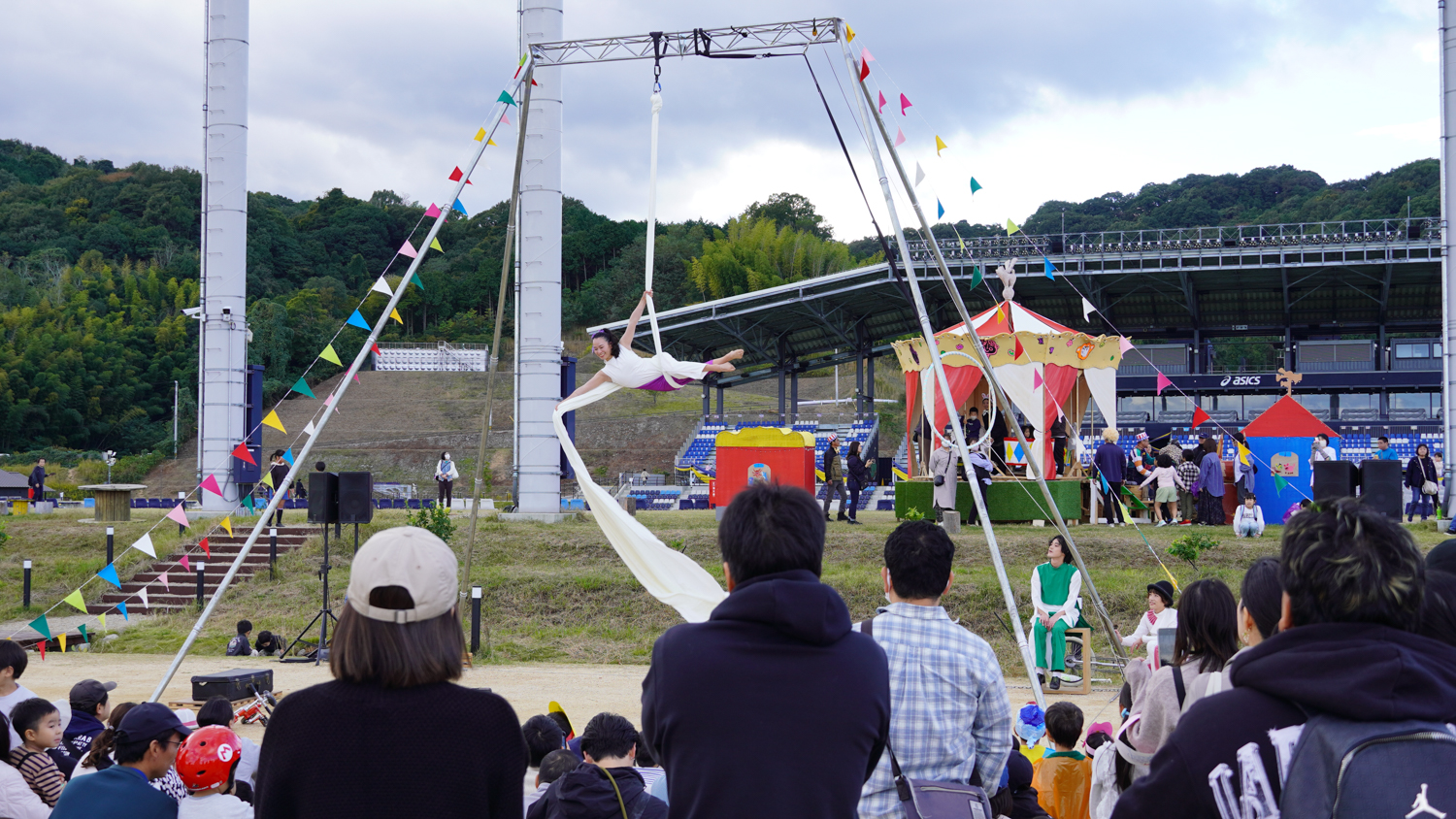 今治里山にサーカスパレードがやってくる